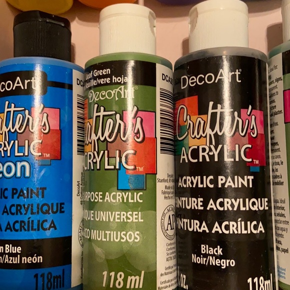 All purpose acrylic paint - Picture 7 of 8